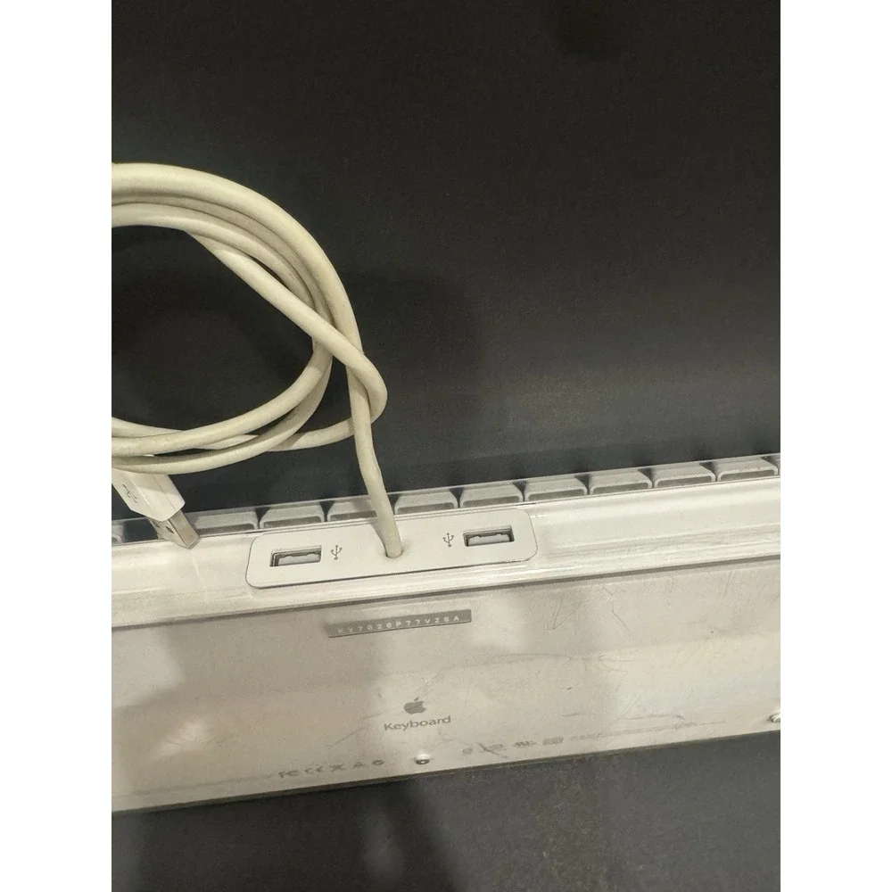 Apple A1048 Wired USB Keyboard - White